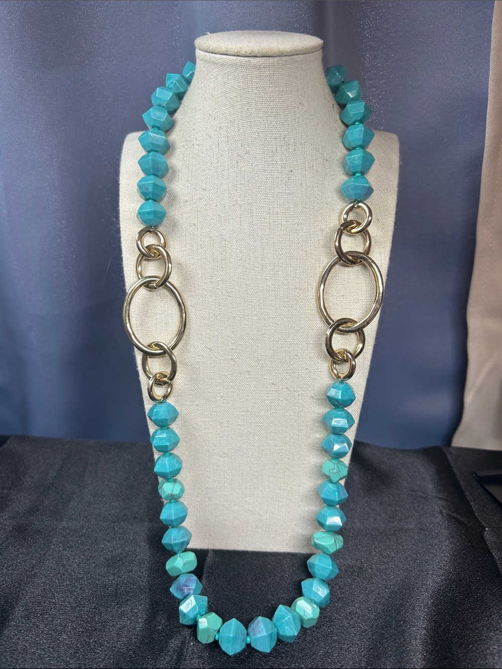 NRQ Faux Turquoise Faceted Bead Necklace with Gold Links